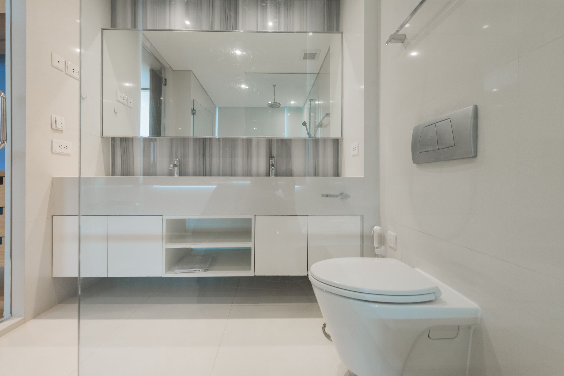 Beautiful Large Bathroom in Luxury Home